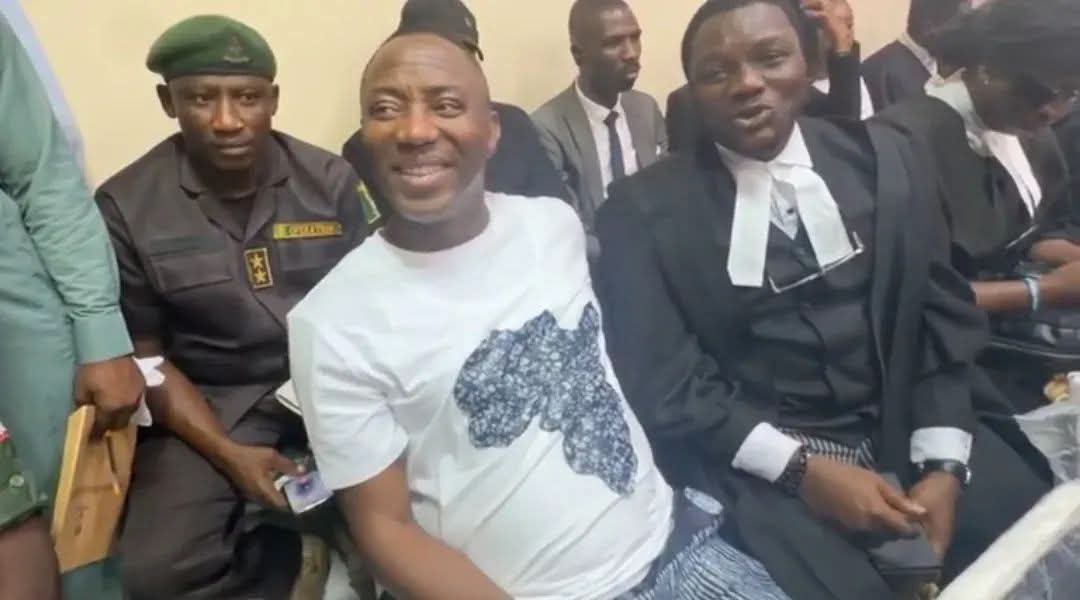 ‎OMOYELE SOWORE REMANDED IN KUJE PRISON AS COURT SETS JUNE 30 FOR BAIL RULING  ‎