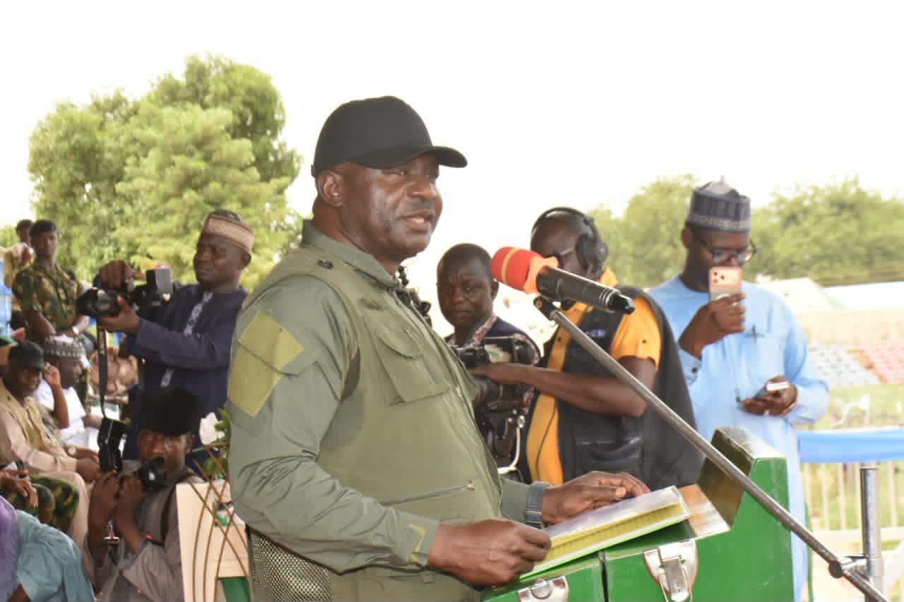 ‎FG RAISES NIGERIAN SOLDIERS' MINIMUM MONTHLY SALARY FROM ₦49,000 TO ₦100,000 — DEFENCE CHIEF CHRISTOPHER MUSA