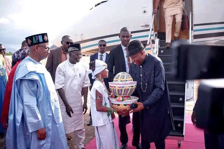 Jonathan Arrives Bauchi for 2026 Democracy Dialogue, Hails Bala Mohammed’s Hospitality